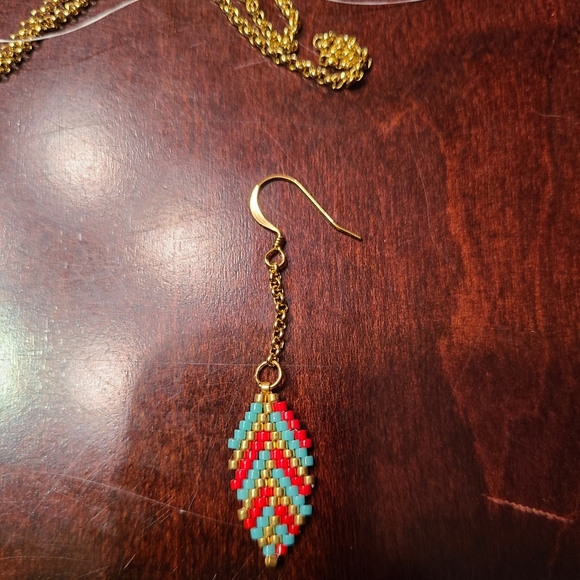 Indigenous handmade feather beaded earrings - Picture 3 of 3